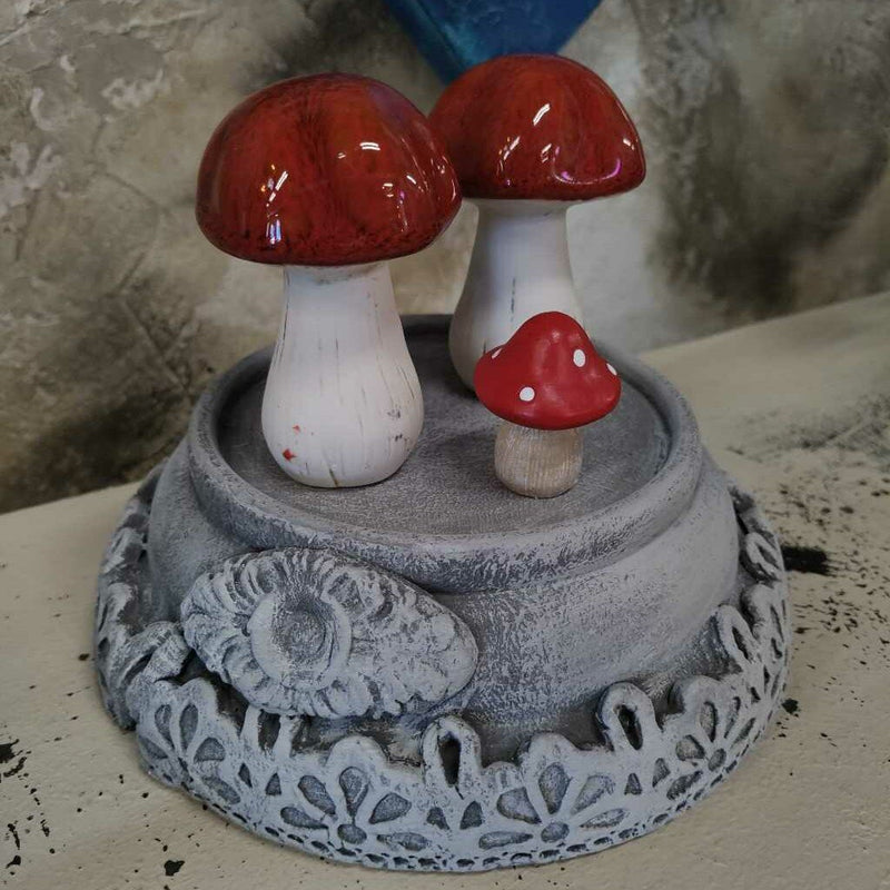Riser/Candle Stand w/lace molding